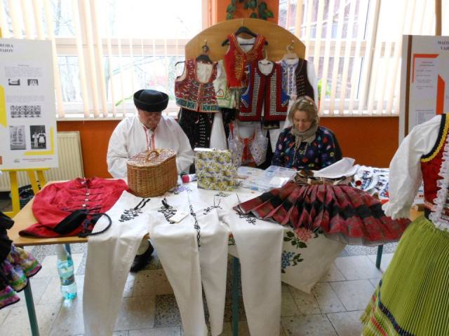 Szycie strojów ludowych – FS Lipovec