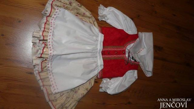Szycie strojów ludowych – FS Lipovec